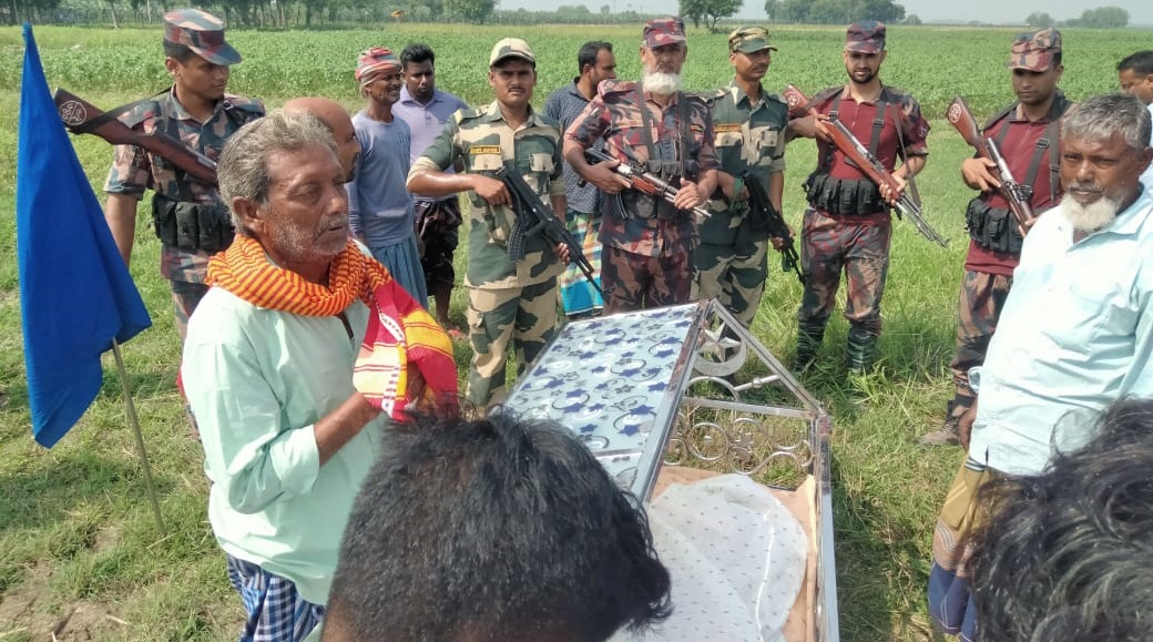 সীমান্তের শুন্যরেখায় মৃত্যু মায়ের মুখ দেখল বাংলাদেশে বসবাসকারী দুই মেয়ে