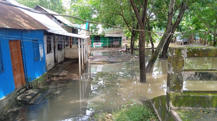 আখাউড়ায় দুই দিন ভুগিয়ে নামতে শুরু করেছে বন্যার পানি