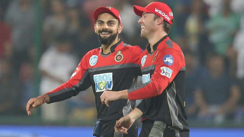 কোহলিকে ট্রফি ঘরে নিয়ে আসতে বললেন ভিলিয়ার্স