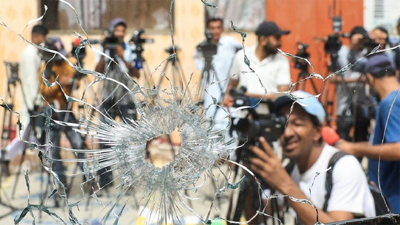 করাচিতে জেল ভেঙে পালিয়েছে দুই শতাধিক কয়েদি