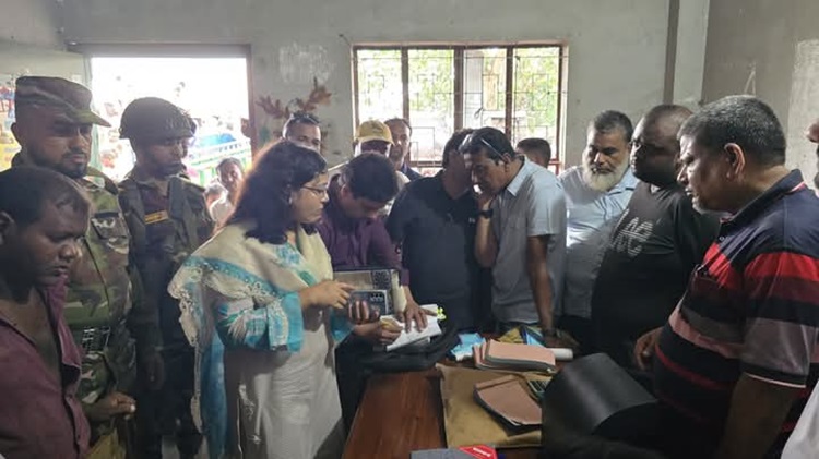 বেড়া সিএন্ডবি পশুর হাটে দ্বিগুণ টোল আদায়, অর্থদণ্ড