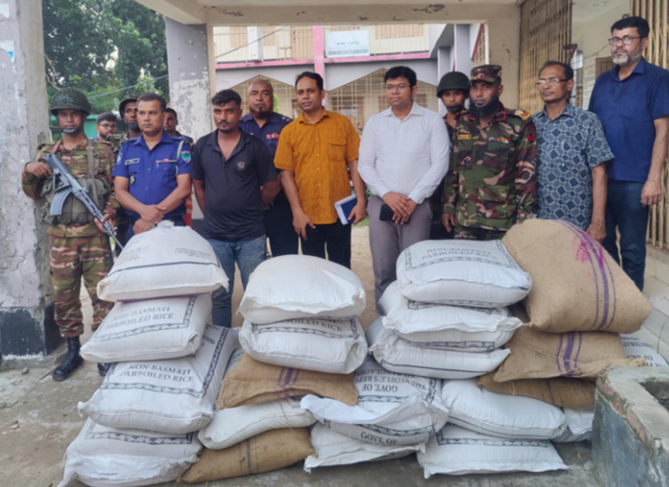 দৌলতপুরে ভিজিএফের ৬০ বস্তা চাল লুট!