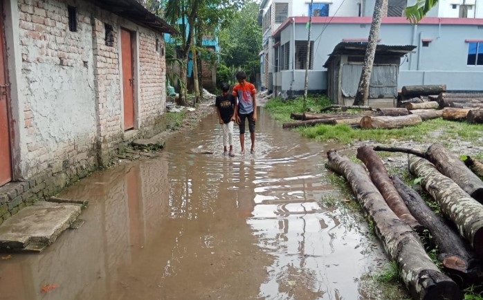 উজিরপুর পৌরসভায় রাস্তার বেহাল দশা