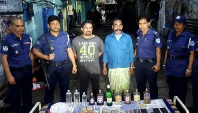 নারায়ণগঞ্জে যৌথবাহিনীর অভিযানে মাদক, দেশীয় অস্ত্রসহ আটক ২ 