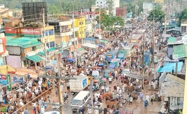 ২ মিনিটের রাস্তায় ঘণ্টা পার, প্রশাসন নিরব