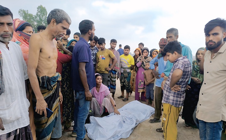 সুপারভাইজার ও হেলপারের ধাক্কায় বাসের নিচে যাত্রী
