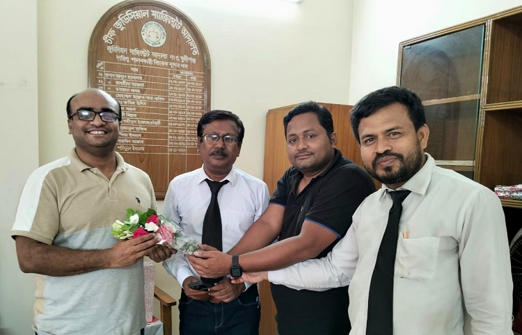মুন্সীগঞ্জে ম্যাজিস্ট্রেট শহিদুল ইসলামকে বিদায় সংবর্ধনা