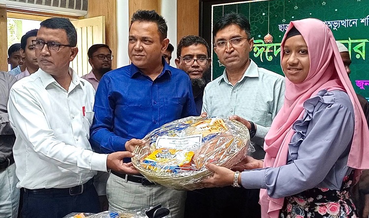 নীলফামারীতে জুলাইযোদ্ধাদের পরিবার পেলো ঈদ সামগ্রী