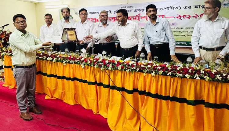 সম্মাননা পেলেন পঞ্চগড়ের কৃষি সম্প্রসারণ কর্মকর্তা অর্জুন