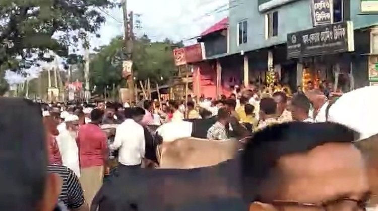 বাজিতপুর-কুলিয়ারচর ও নিকলীতে জমেছে পশু হাট, নেই ক্রেতা