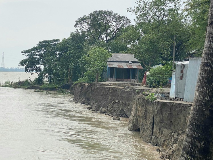আজমিরীগঞ্জে নদীভাঙন আতঙ্কে কয়েক গ্রামের হাজারো পরিবার