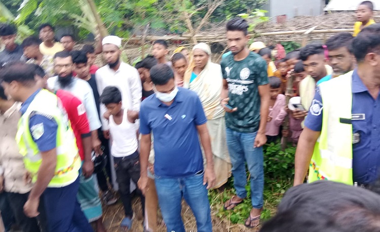 সিএনজিকে বাসের ধাক্কা, শিশু নিহত
