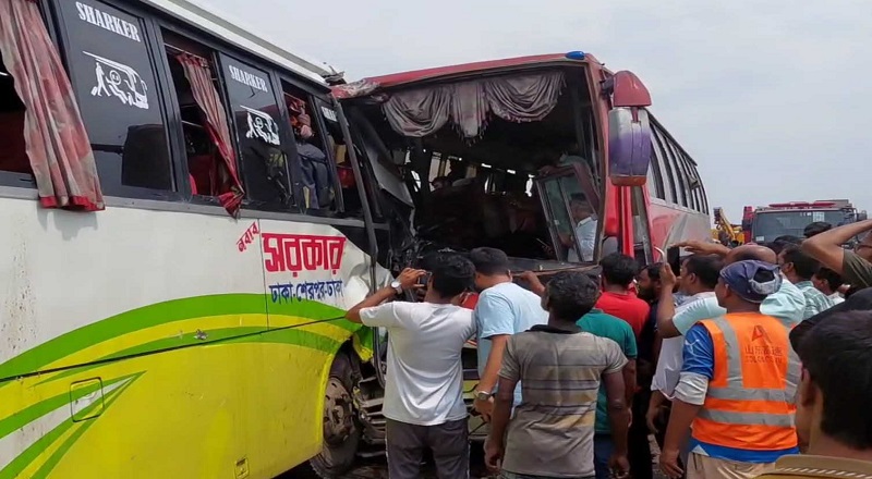 টঙ্গীতে দুই বাসের মুখোমুখি সংঘর্ষ, আহত ২৫