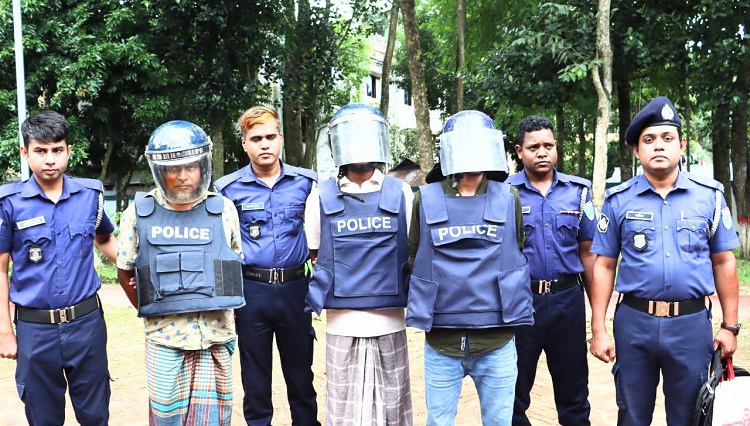 মৌলভীবাজারে ডাকাতি, জোড়া খুন ও টাকা আত্মসাতে আটক ৬