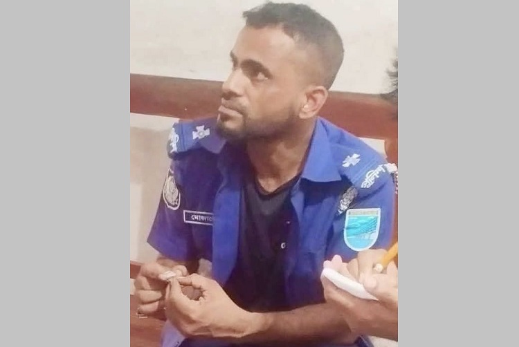 মোটরসাইকেল ছিনতাইয়ের ঘটনায় চাকরিচ্যুত কনস্টেবল আটক