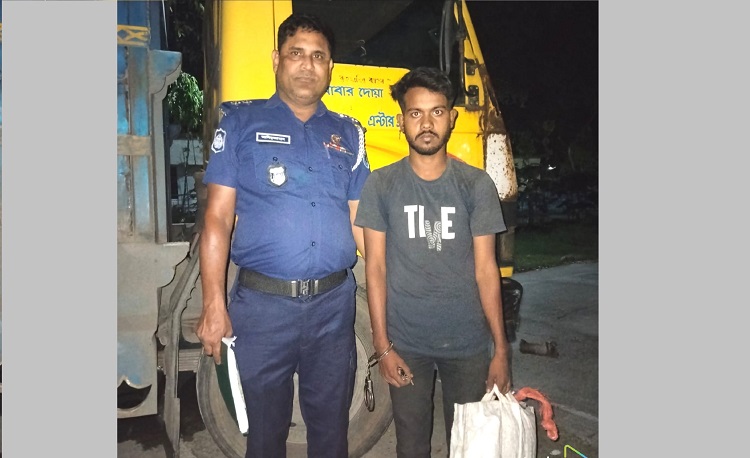 জলঢাকায় ৫ কেজি গাঁজাসহ ট্রাক চালক আটক