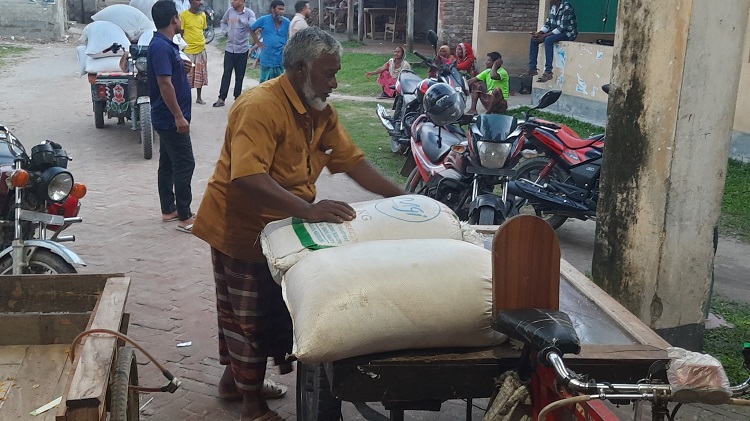 ভিজিএফের চাল কেলেঙ্কারি: জব্দকৃত চাল ফিরছে প্রকৃত হকদারদের কাছে