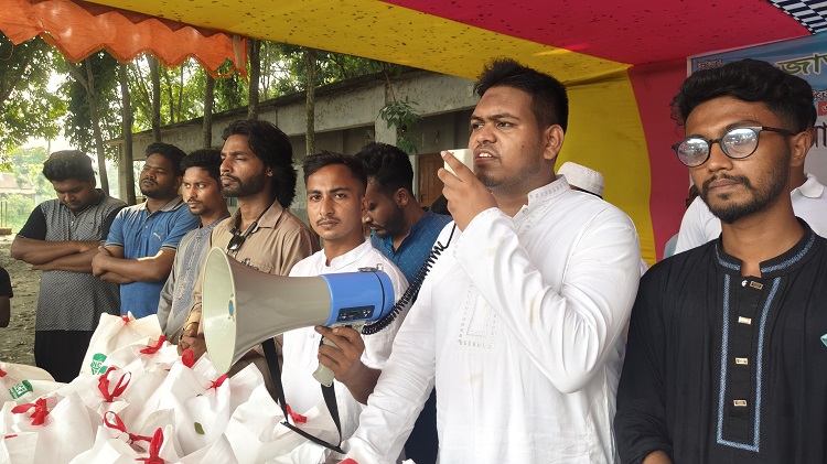 চৌহালীতে এনসিপি’র উদ্যােগে ঈদ সামগ্রী বিতরণ