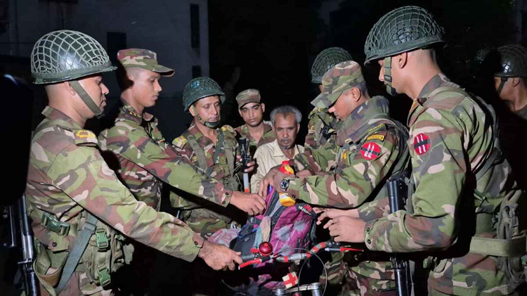 সাইকেলে দিনমজুরের ২০০ কিমি পাড়ি, পেছনে এক অন্যরকম গল্প...