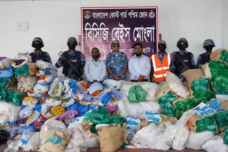 মোংলায় প্রায় ২ কোটি টাকার পলিথিন ও সিমফ্রাই জাল জব্দ
