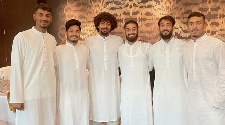 ঈদের নামাজ আদায় করলেন ফুটবল দলের খেলোড়ায়রা