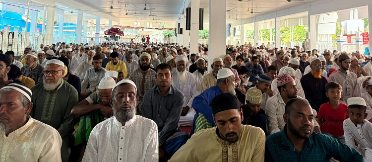 এনায়েতপুরে ঈদুল আযহার সর্ববৃহৎ মহাজামাত অনুষ্ঠিত
