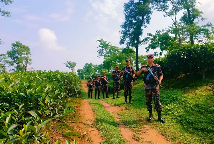 ঈদের দিনেও চুনারুঘাট সীমান্তে বিজিবির অতন্দ্র প্রহরা