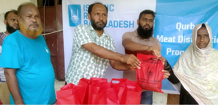 ফকিরহাটে কোরবানির গোশত বণ্টন