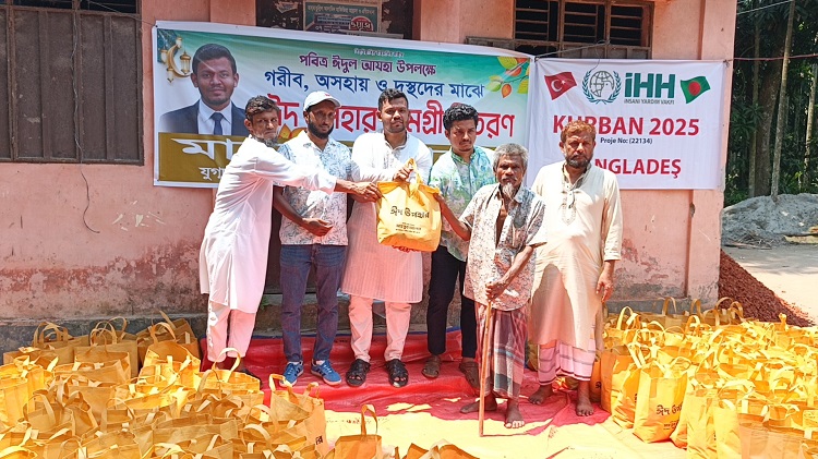 লক্ষ্মীপুরে জুলাই শহীদদের সম্মানে ১৪টি গরু কুরবানি