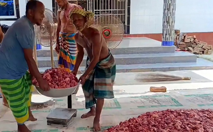 আখাউড়ায় ১৬৯ পরিবারকে কোরবানীর গোস্ত উপহার