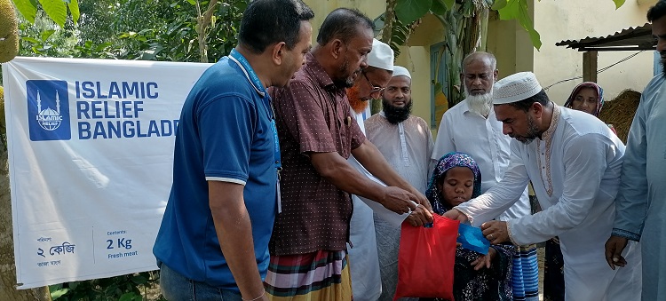 মুক্তাগাছায় ইসলামিক রিলিফ বাংলাদেশের কুরবানির মাংস বিতরণ