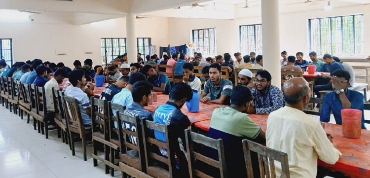 চবিতে ঈদ উপলক্ষ্যে ছাত্রশিবিরের মধ্যাহ্নভোজের আয়োজন