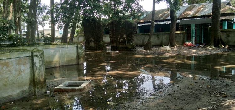অযত্ন-অবহেলায় ধ্বংসের মুখে দরবেশ হযরত নাসির উদ্দিন সিপাহসালার হুজরাখানা