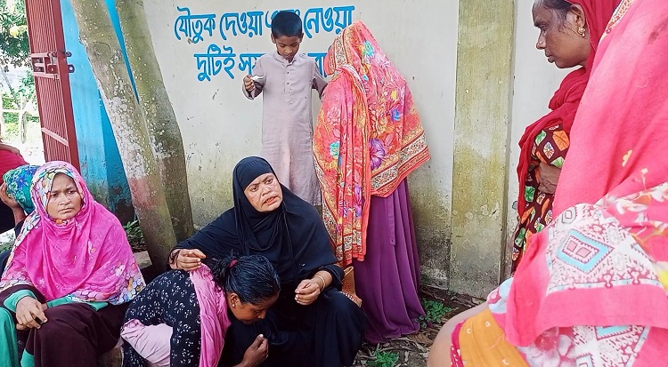 দুই প্রতিবন্ধী মেয়েকে নিয়ে বাকপ্রতিবন্ধী বাবার বিষপান