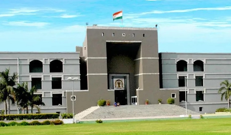 গুজরাট হাইকোর্টে বোমা হামলার হুমকি