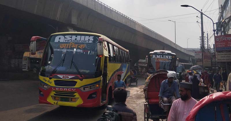 রাজধানীতে ফিরতে শুরু করেছেন চাকরিজীবীরা