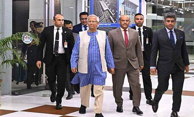 লন্ডন পৌঁছে হোটেল ল‌বিতেই একাধিক বৈঠক করবেন ড. ইউনূস