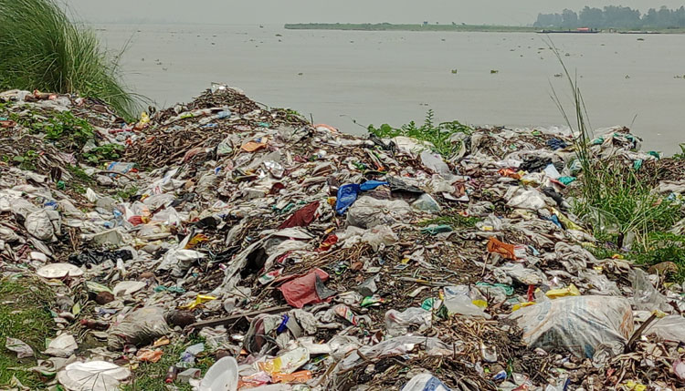 বর্জ্য  অপসারন অব্যবস্থাপনায় সারিয়াকান্দির শশ্মান ঘাট ভাগাড়ে পরিণত