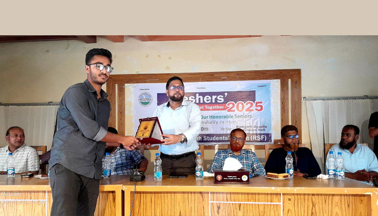 কৃতি শিক্ষার্থীদের সম্মাননা দিয়েছে রামগড় স্টুডেন্টস্ ফোরাম