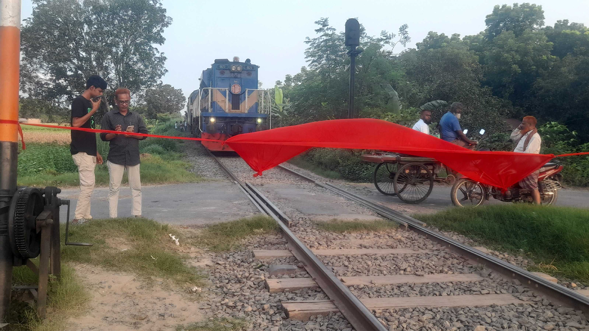 সারা দেশের সঙ্গে রাজশাহীর রেল যোগাযোগ বন্ধ