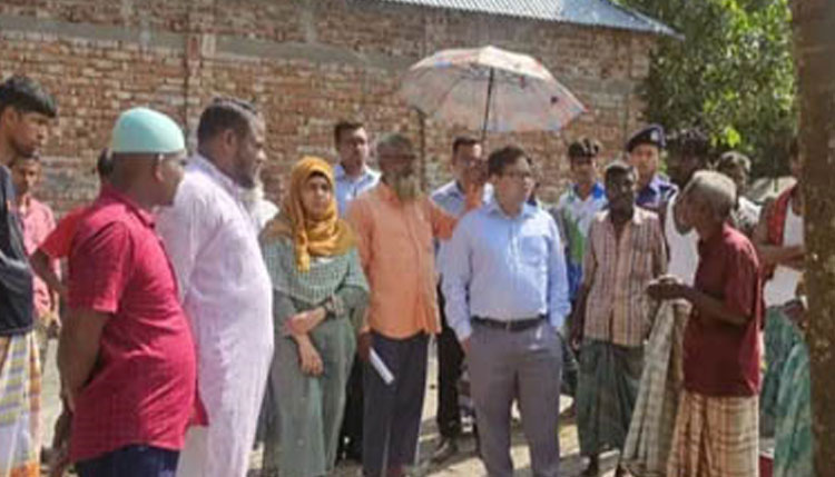 পূর্বধলায় ভূমিদস্যুদের হামলায় ক্ষতিগ্রস্ত পরিবারের পাশে প্রশাসন