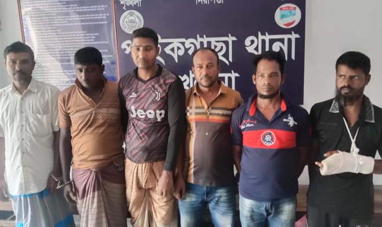 পাইকগাছায় চুরি ও নিয়মিত মামলার ৬ আসামি গ্রেপ্তার