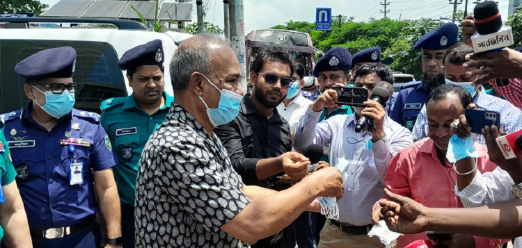 সাংবাদিকদের খণ্ডিত রিপোর্ট দিতে নিষেধ করলেন স্বরাষ্ট্র উপদেষ্টা