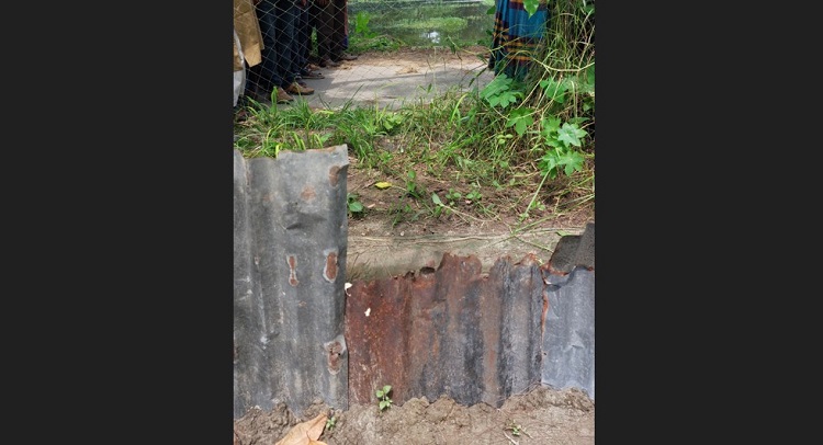 রামগতিতে পানি যাওয়ার পথ বন্ধ করায় পাঁচশ’ পরিবারের দুর্ভোগ