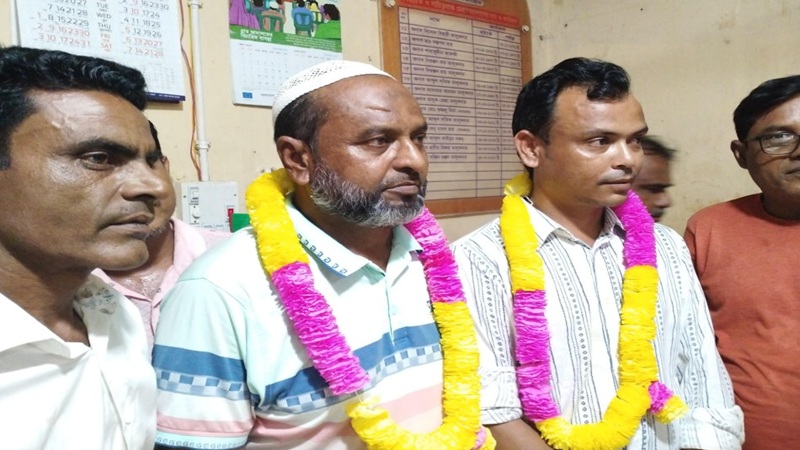 মধ্যনগর বাজার বনিক সমিতি গঠন সভাপতি বাশার সম্পাদক মিনু