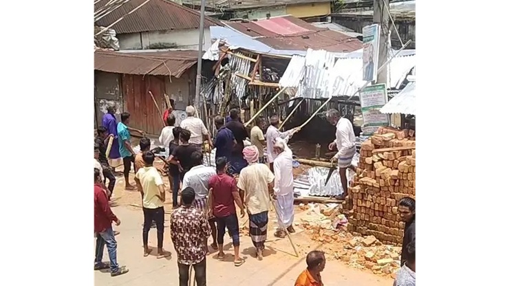 রাজনগরে বিএনপির দুই গ্রুপের সংঘর্ষ, দোকান ভাঙচুর