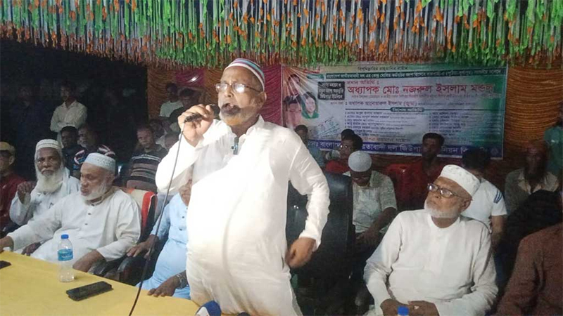 দুপুরে বহিষ্কার, বিকেলেই প্রধান বক্ত!