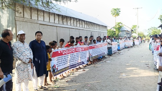 মতলব উত্তরে ভিটেমাটি রক্ষায় মানববন্ধন; ভূমি রক্ষায় কঠোর আন্দোলনের ঘোষণা
