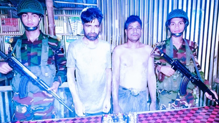 ফুলবাড়ীতে ফেনসিডিল সহ আটক ২