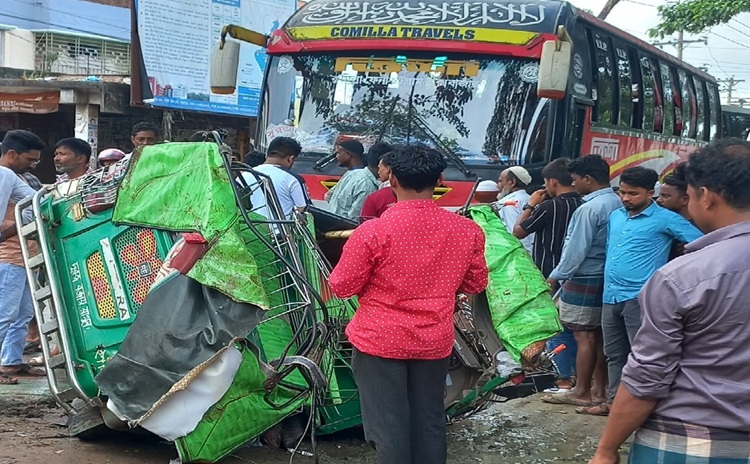 ঈদগাঁওয়ে বাস-সিএনজি মুখোমুখি সংঘর্ষ, নিহত ১